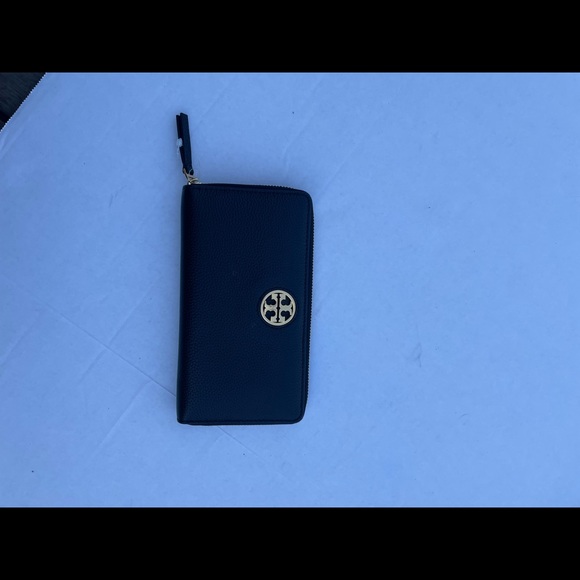 ❌SOLD❌Tory Burch Black Whipstitch Logo Zip Continental Wallet - Picture 3 of 10